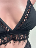 Top con lace triangulo