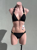 Bikini clasp dorados en negro