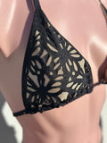 Isleña laser cut  bikini triangulo negro