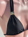 Bikini clasp dorados en negro
