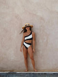 Julia one piece cut out negro y blanco