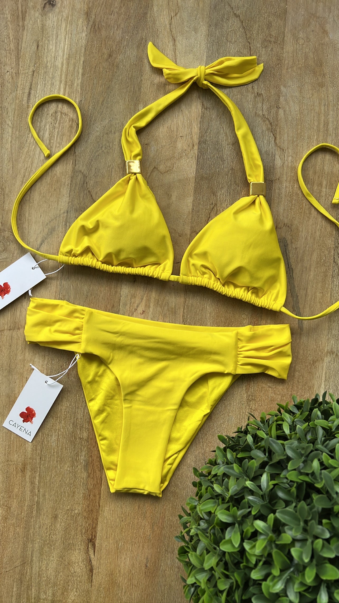 Amarillo clasps dorados bikini set