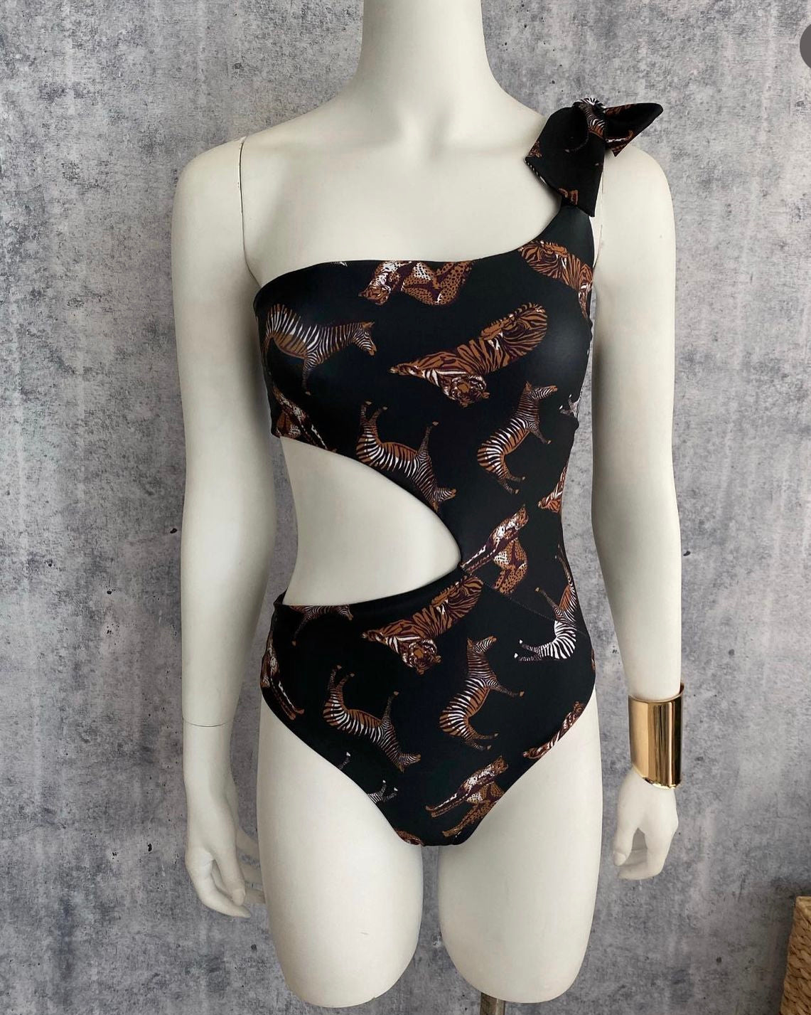 Night safari one piece cut out bow
